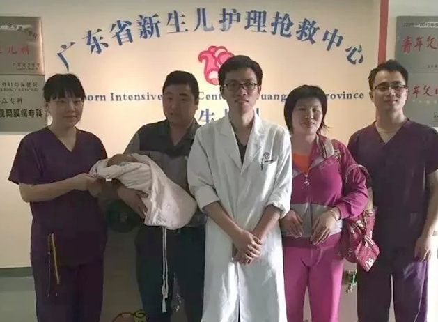 “袖珍宝宝”出院啦